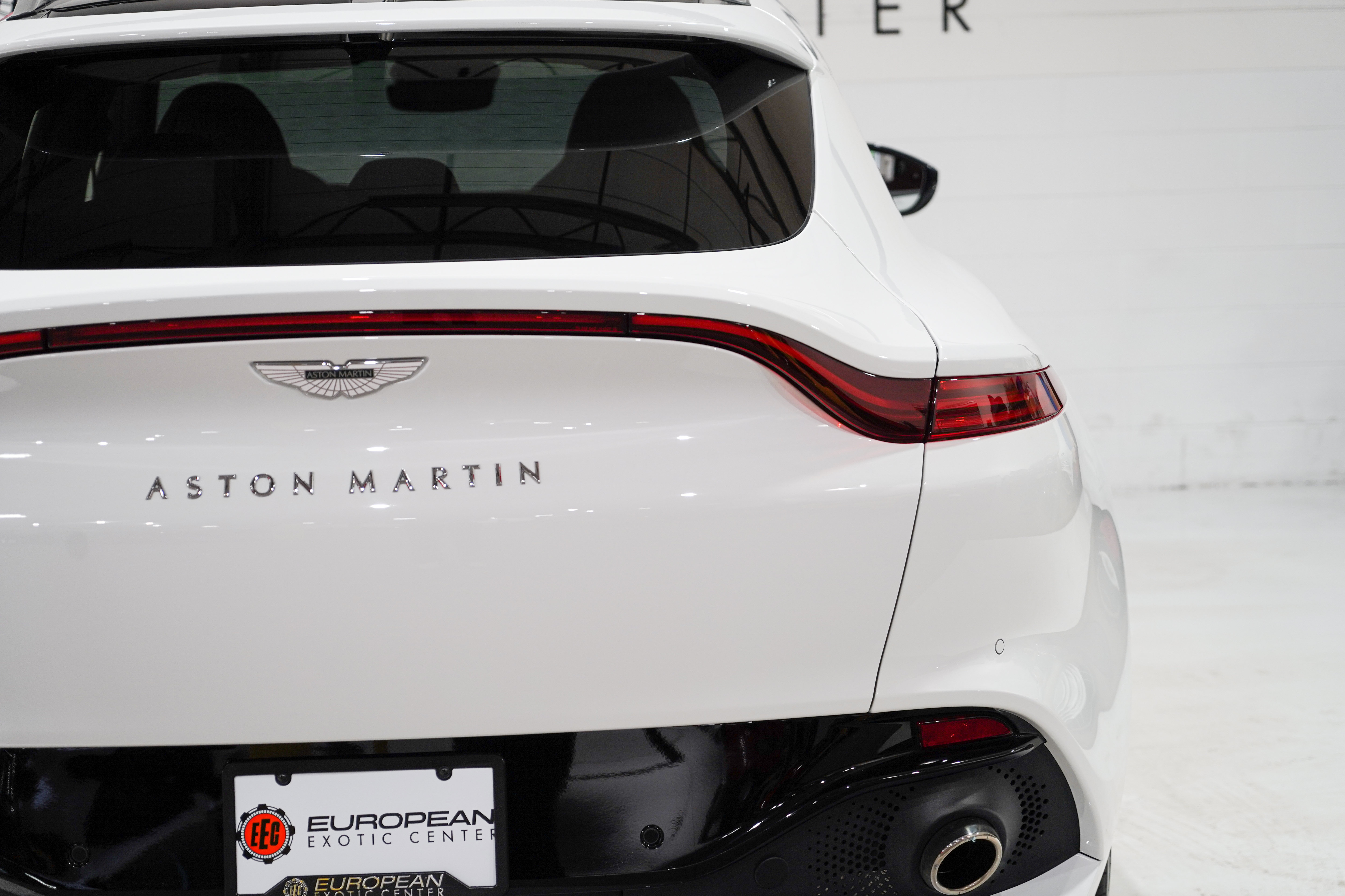 Used 2022 Aston Martin DBX AWD/4WD image 35