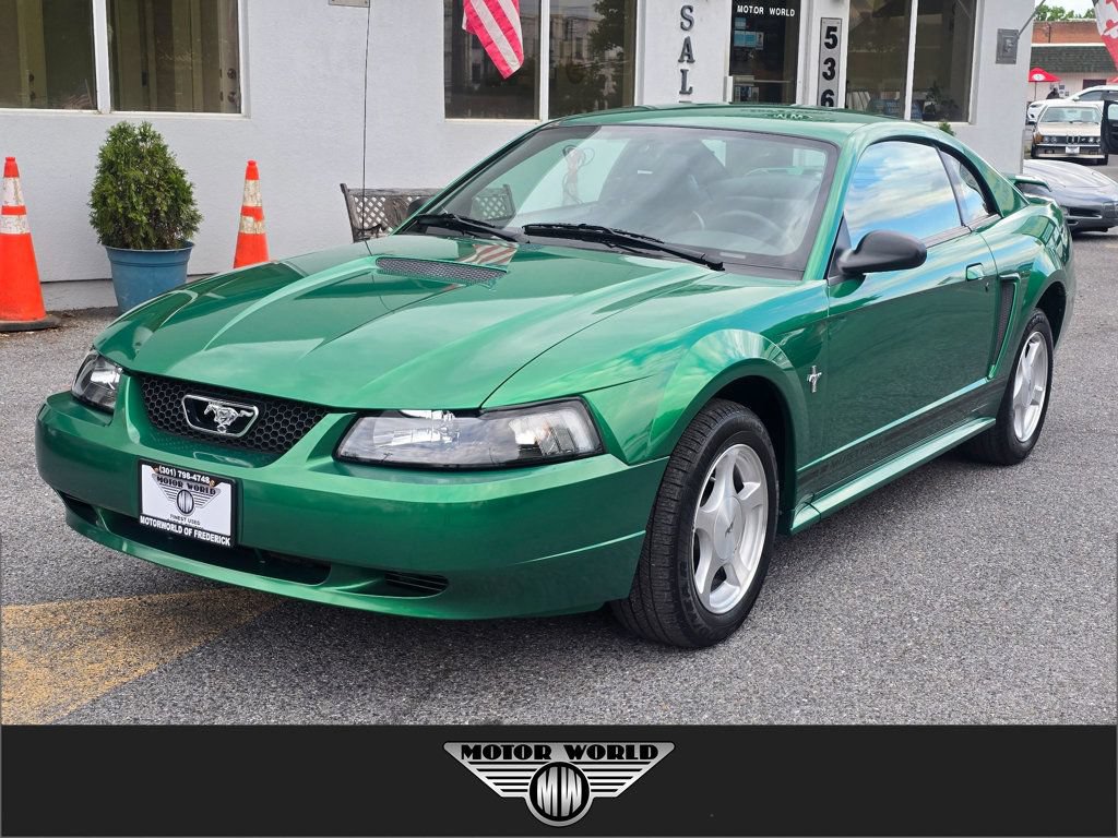 Used 2001 Ford Mustang Premium RWD image 1