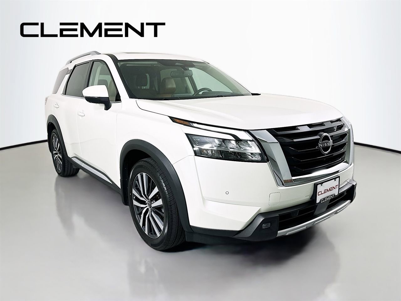 Used 2022 Nissan Pathfinder Platinum w/ Cargo Package AWD/4WD image 5