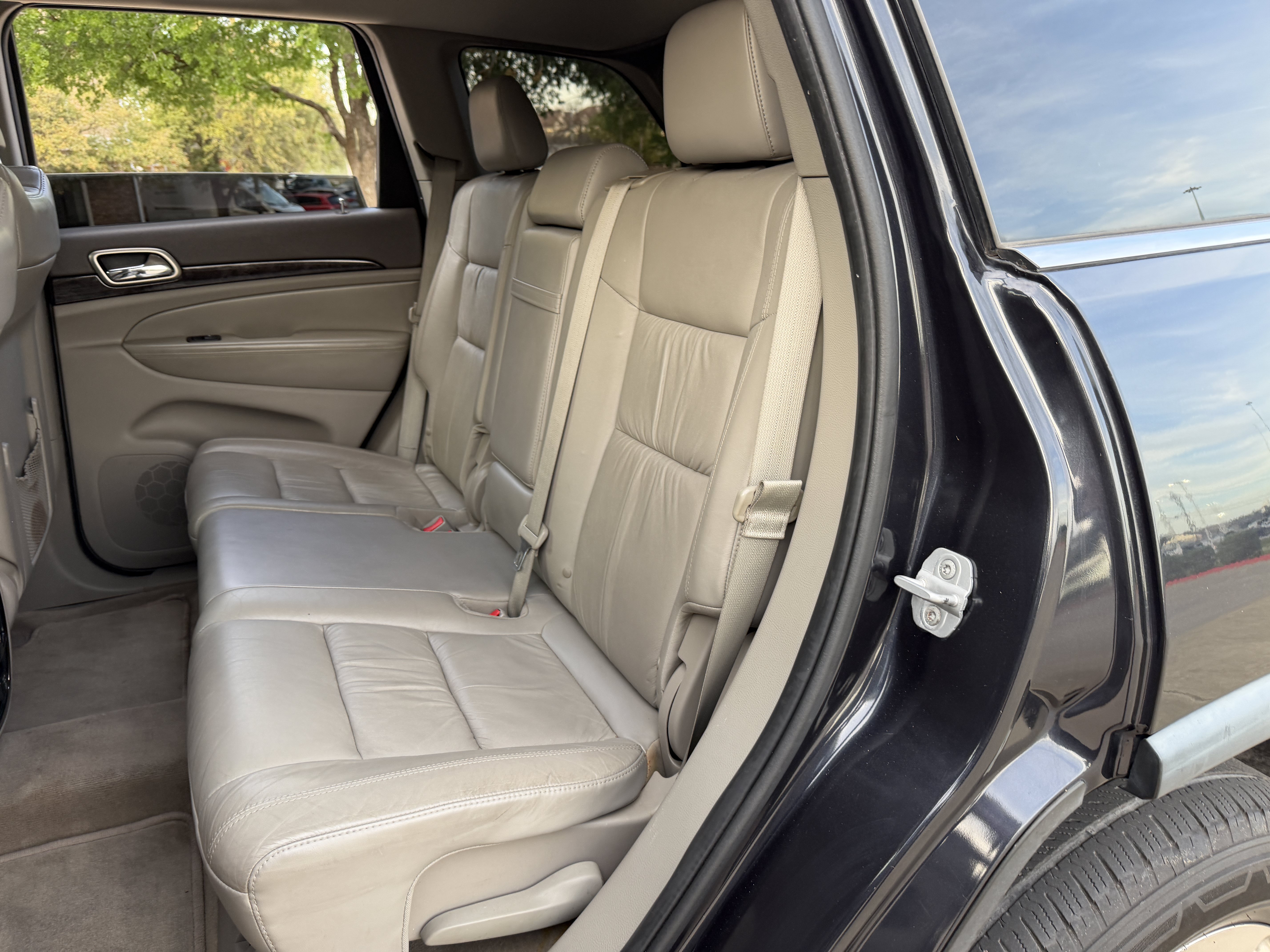 Used 2012 Jeep Grand Cherokee Laredo RWD image 18