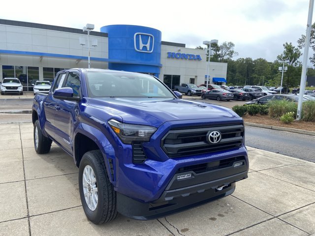 Used 2025 Toyota Tacoma SR5 AWD/4WD image 2