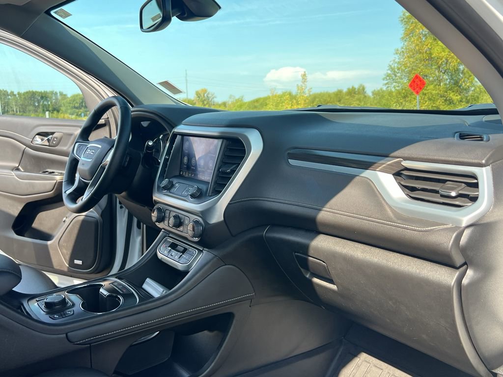 Used 2023 GMC Acadia SLT w/ LPO, Floor Liner Package image 31