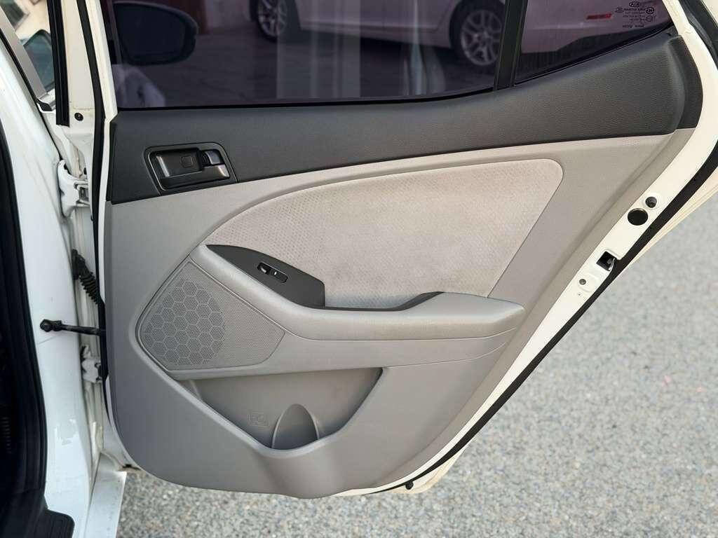 Used 2011 Kia Optima LX image 21