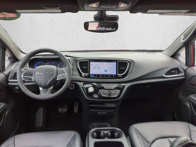 Used 2025 Chrysler Pacifica Select FWD image 21
