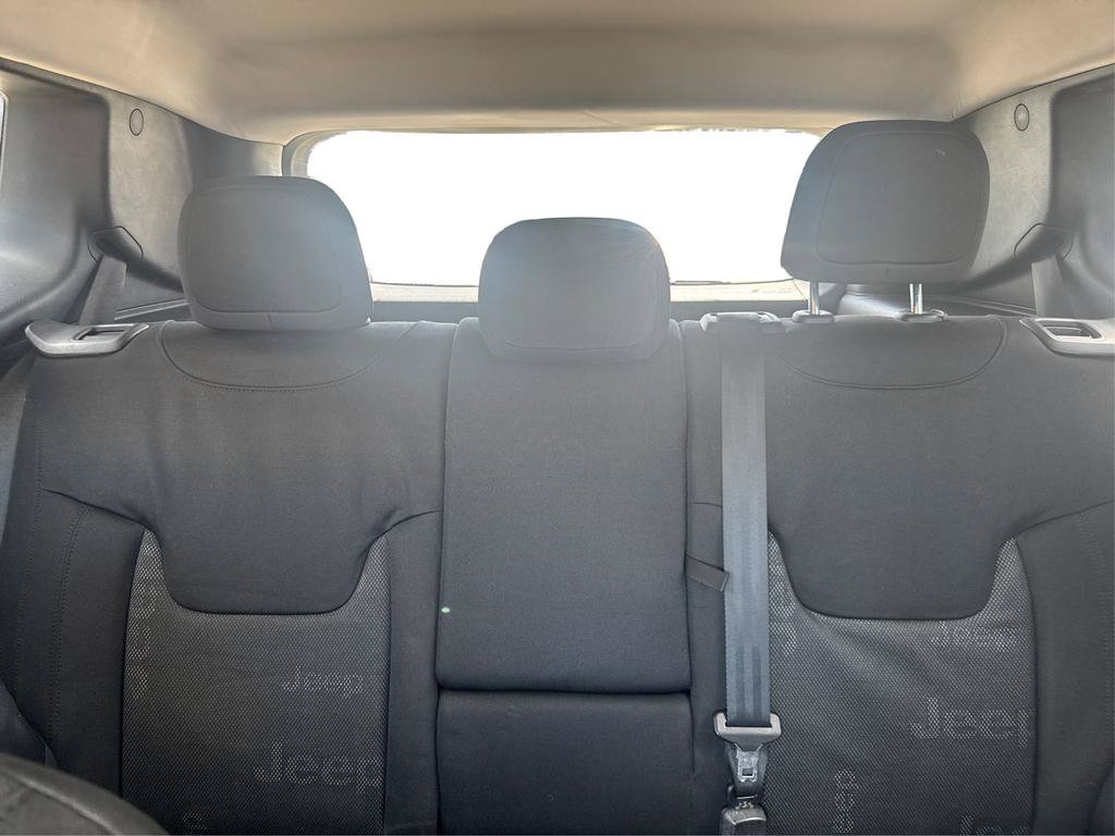 Used 2015 Jeep Renegade Latitude w/ Popular Equipment Group AWD/4WD image 12