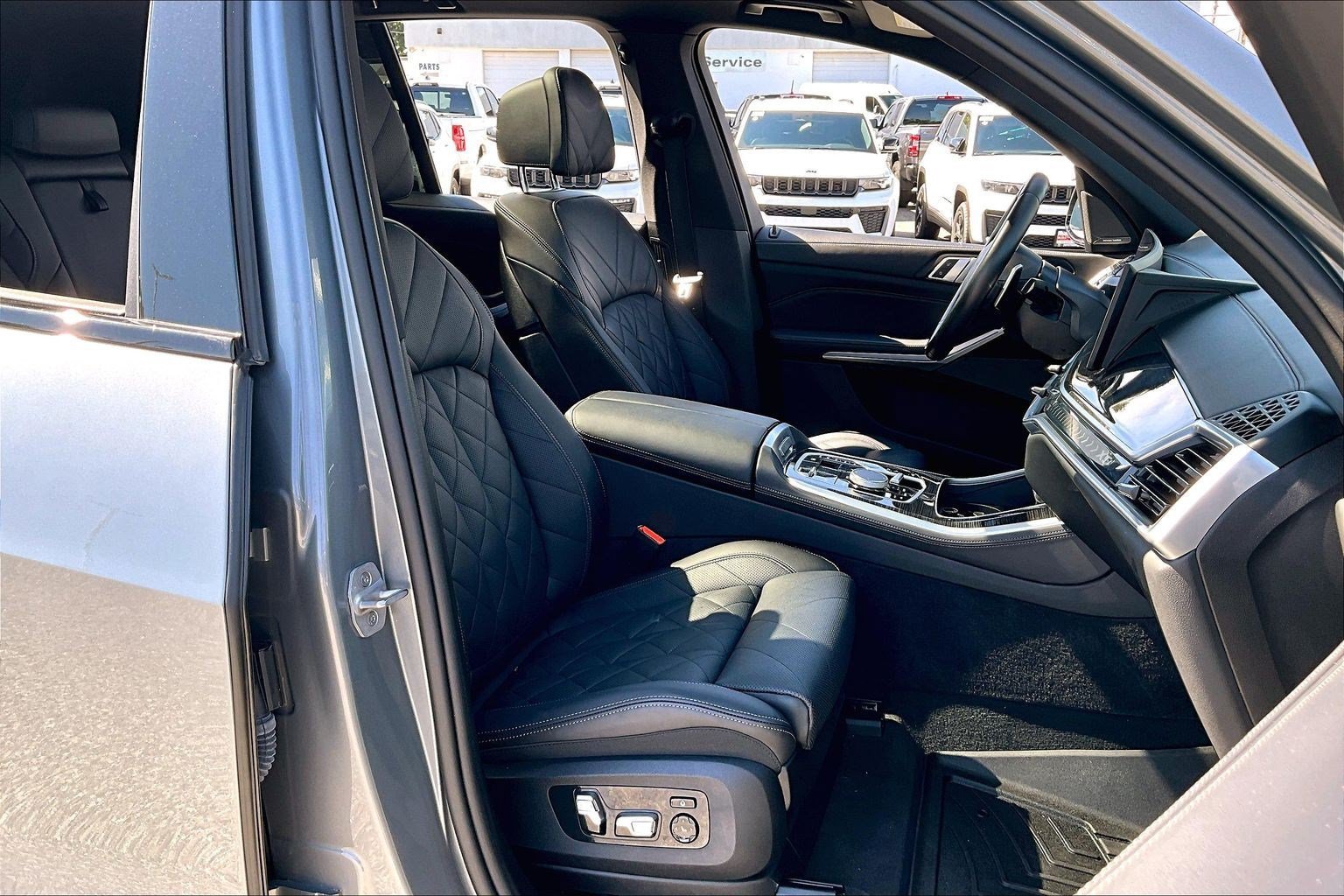 Used 2024 BMW X5 xDrive50e w/ M Sport Package AWD/4WD image 7