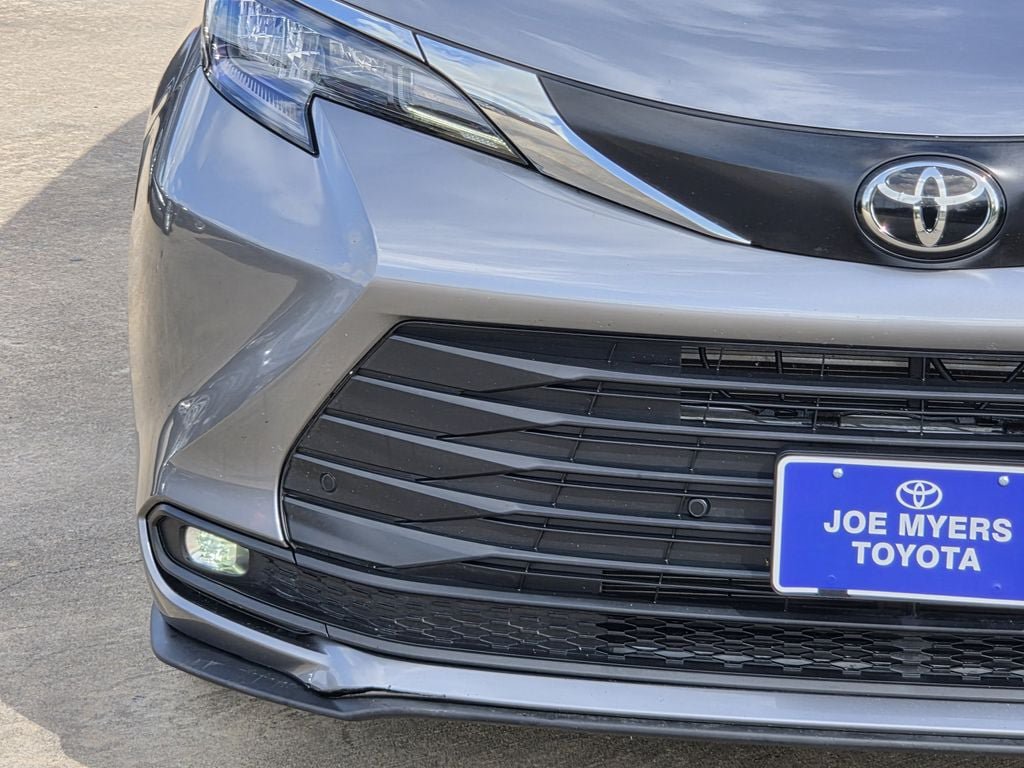 Used 2026 Toyota Sienna XLE FWD image 5