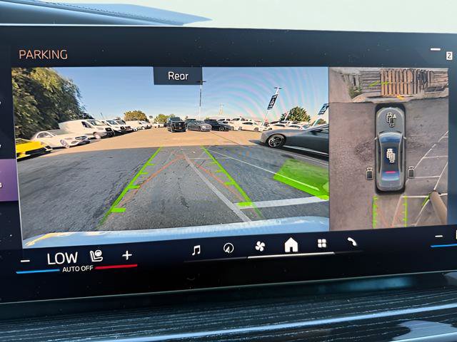 Used 2023 BMW 740i w/ Parking Assistance Package image 20