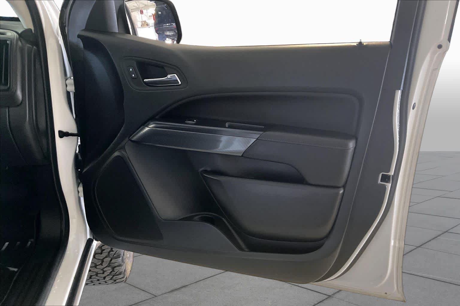 Used 2021 GMC Canyon AT4 w/ Driver Alert Package AWD/4WD image 20