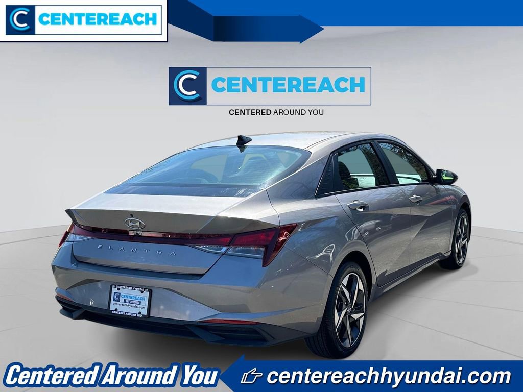 Used 2023 Hyundai Elantra SEL w/ Convenience Package FWD image 4