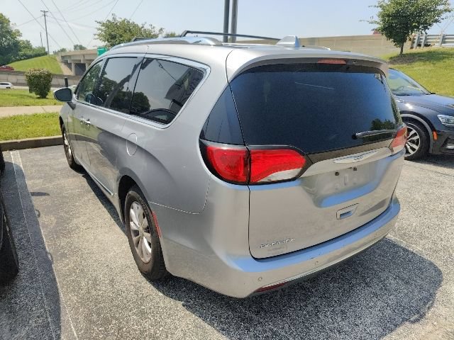 Used 2018 Chrysler Pacifica Touring-L FWD image 4