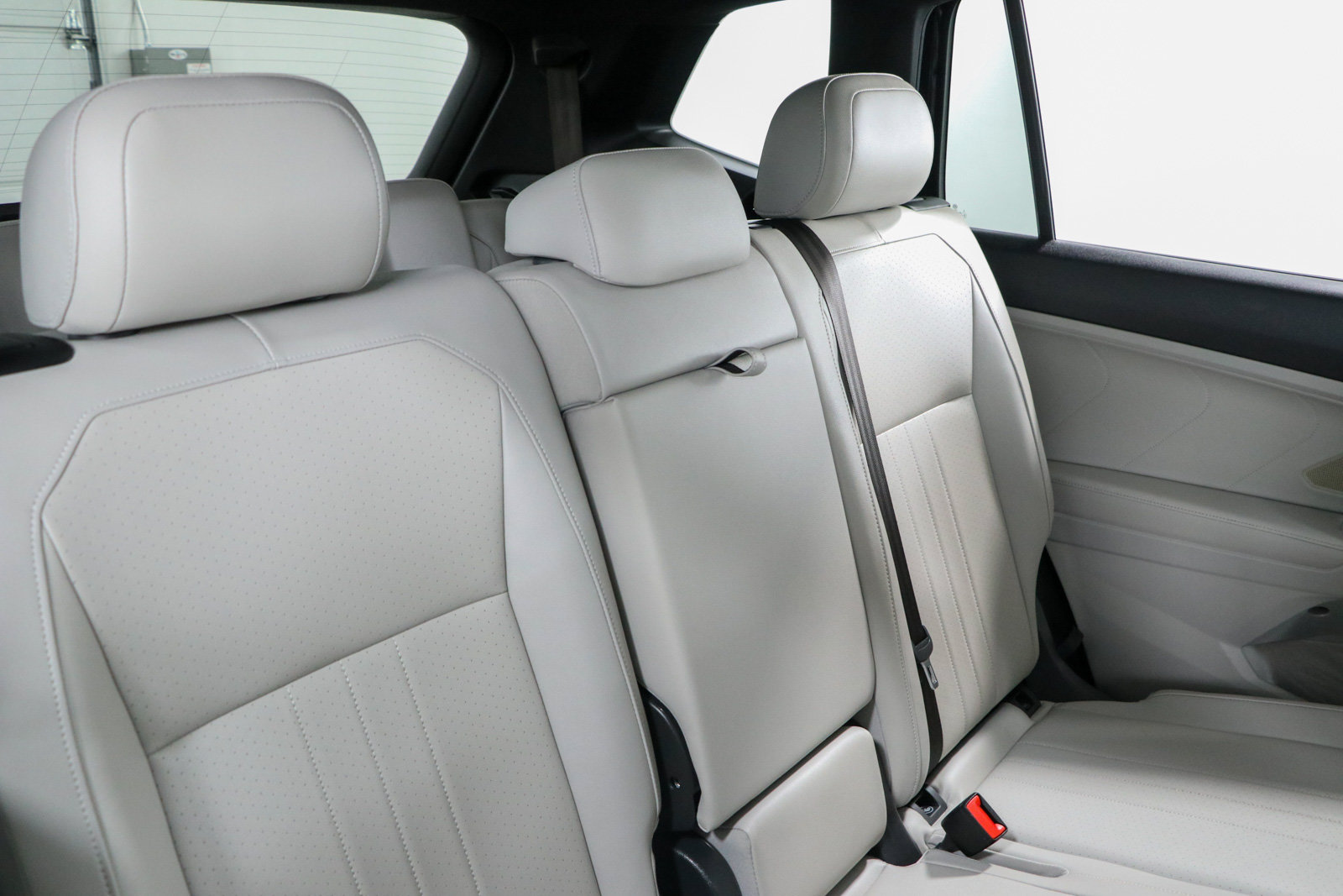 Used 2023 Volkswagen Tiguan SE R-Line FWD image 29