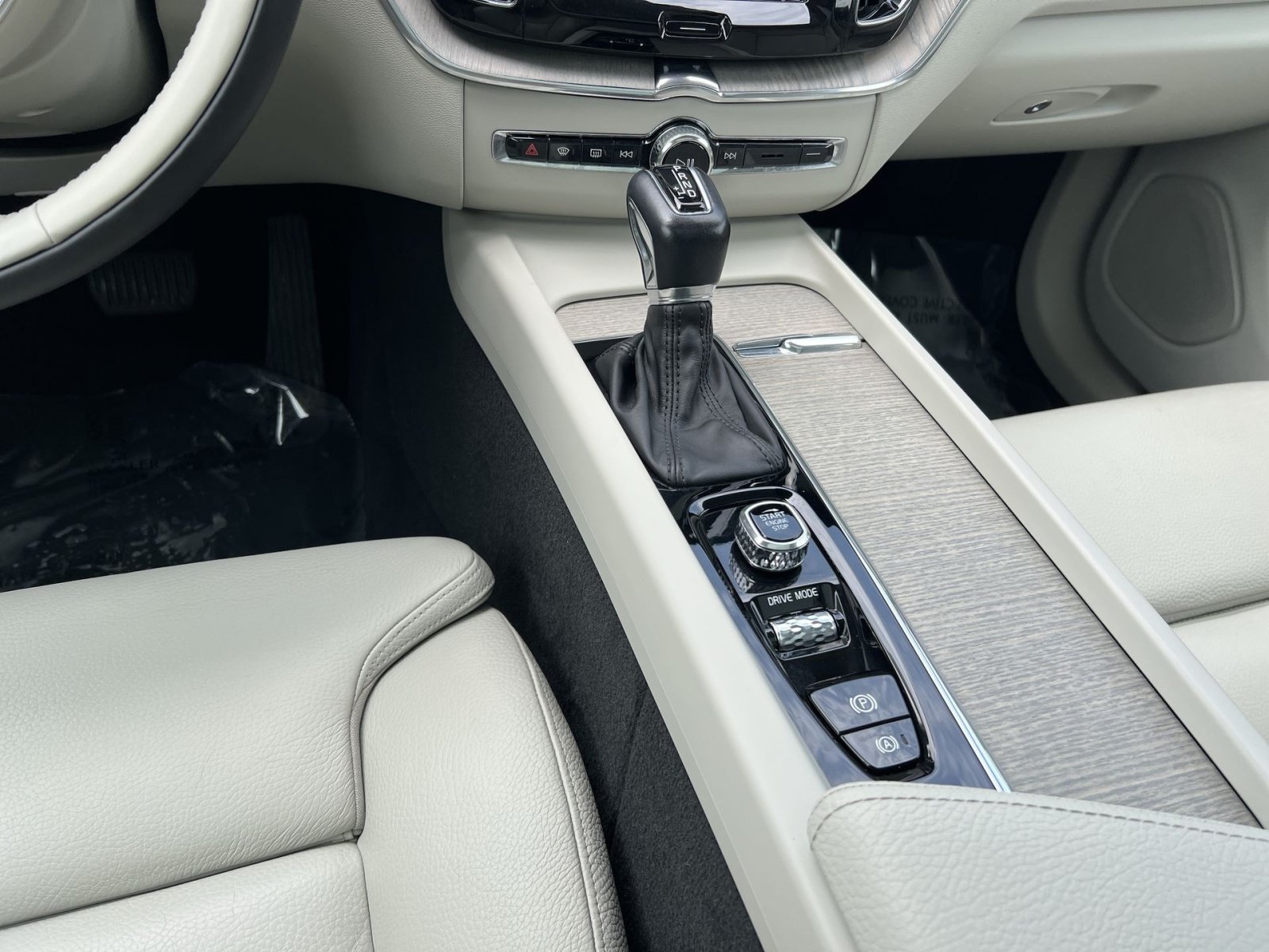 Used 2019 Volvo XC60 T5 Inscription AWD/4WD image 23