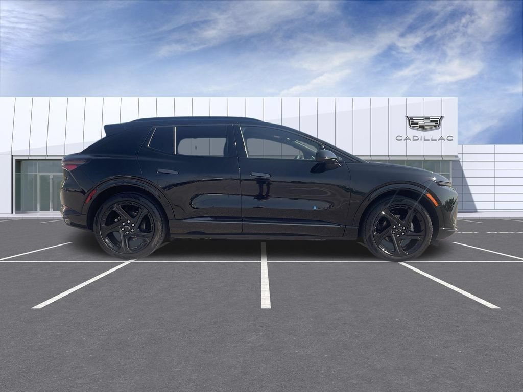Used 2025 Chevrolet Equinox EV RS FWD image 9