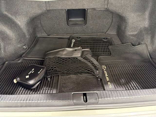 Used 2017 Lexus ES 350 w/ Luxury Package FWD image 25