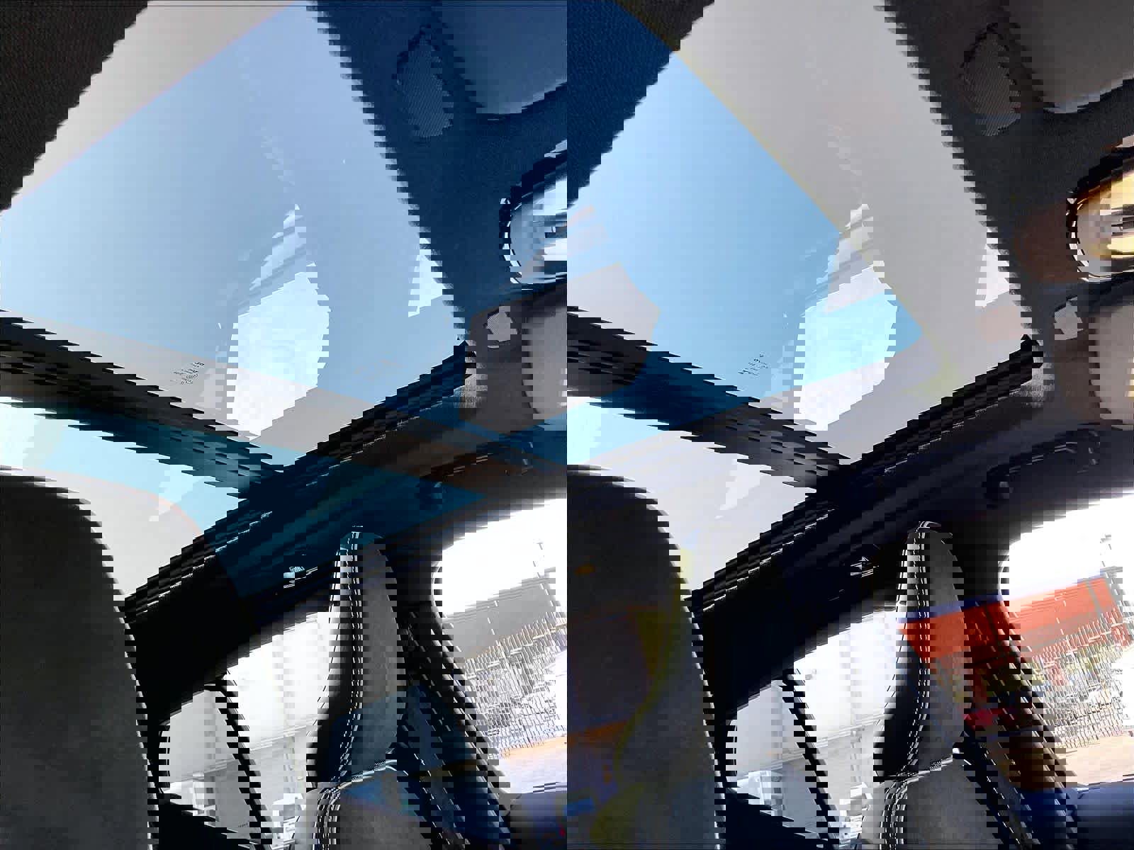 Used 2023 Volvo XC40 Recharge Plus image 25