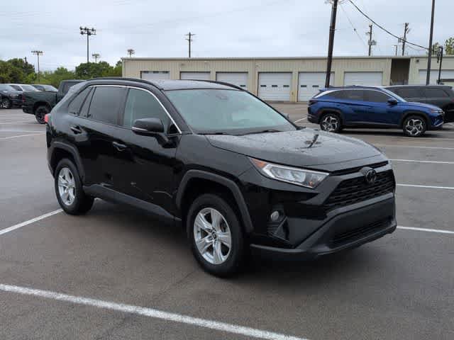 Used 2021 Toyota RAV4 XLE FWD image 2