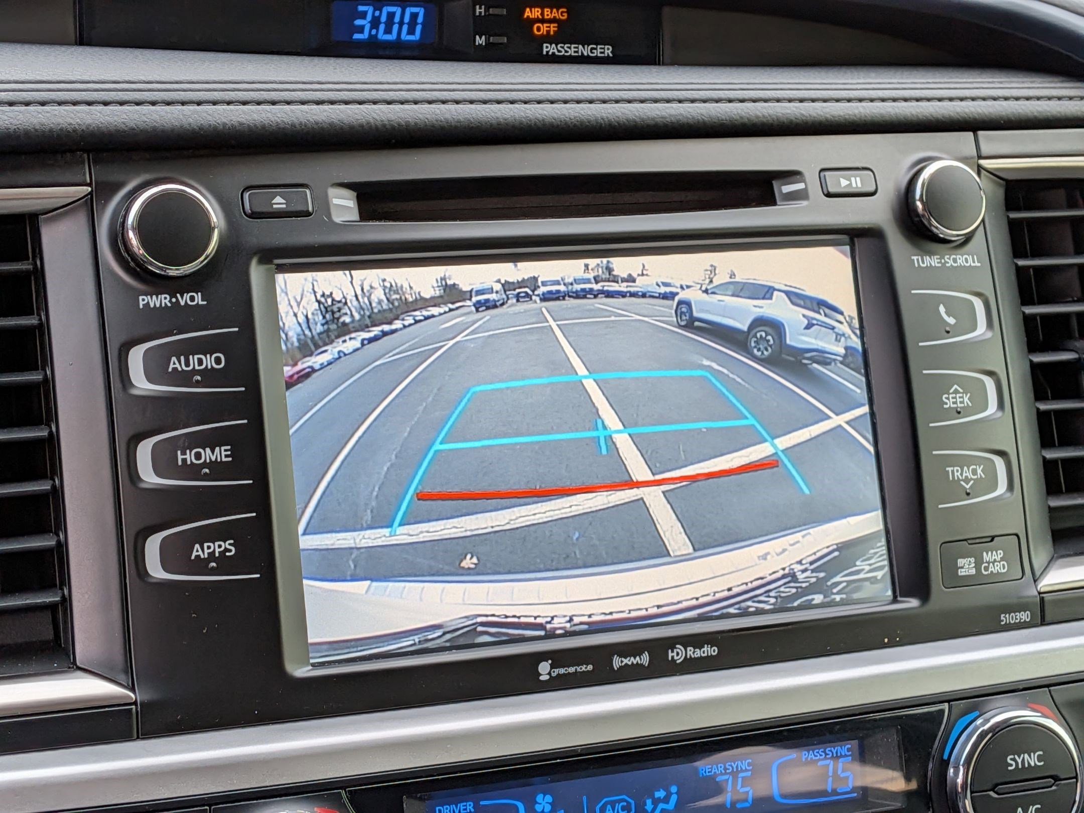 Used 2019 Toyota Highlander XLE image 25