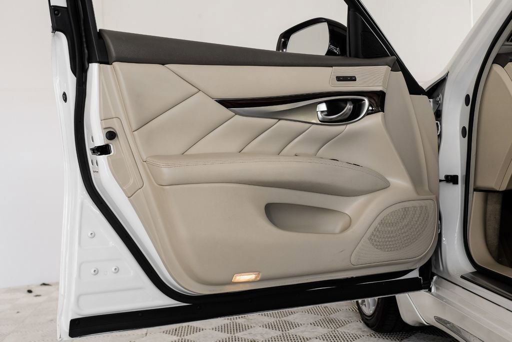 Used 2017 INFINITI Q70 L 3.7 image 44