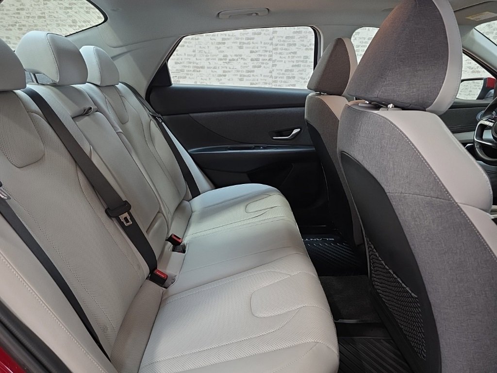 Used 2024 Hyundai Elantra Limited image 12