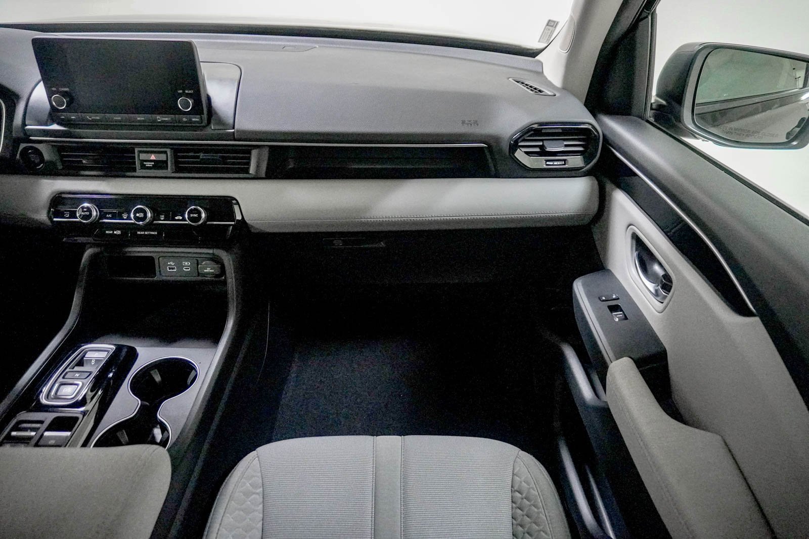 Used 2023 Honda Pilot LX image 29