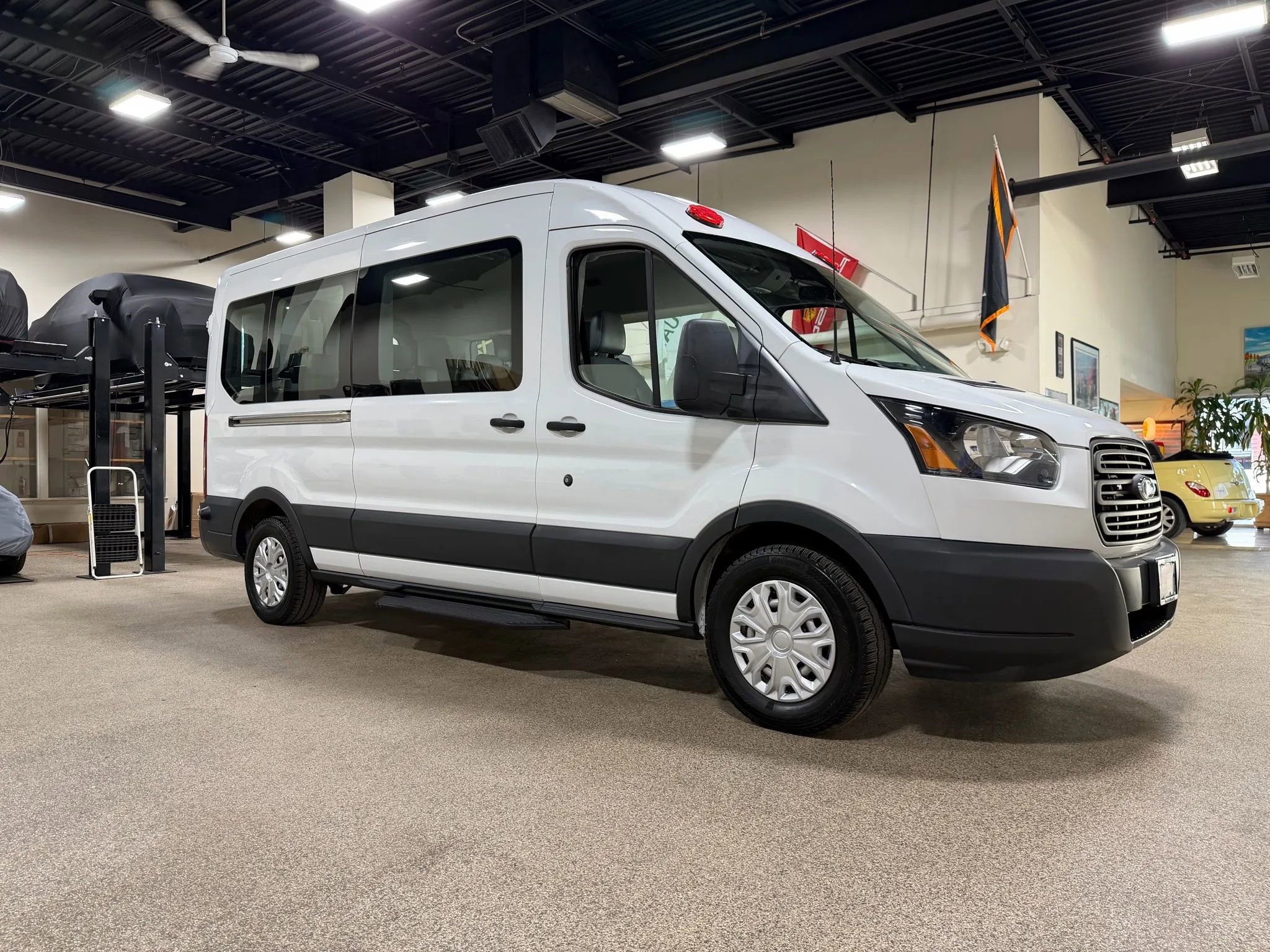 Used 2018 Ford Transit 350 XL image 3