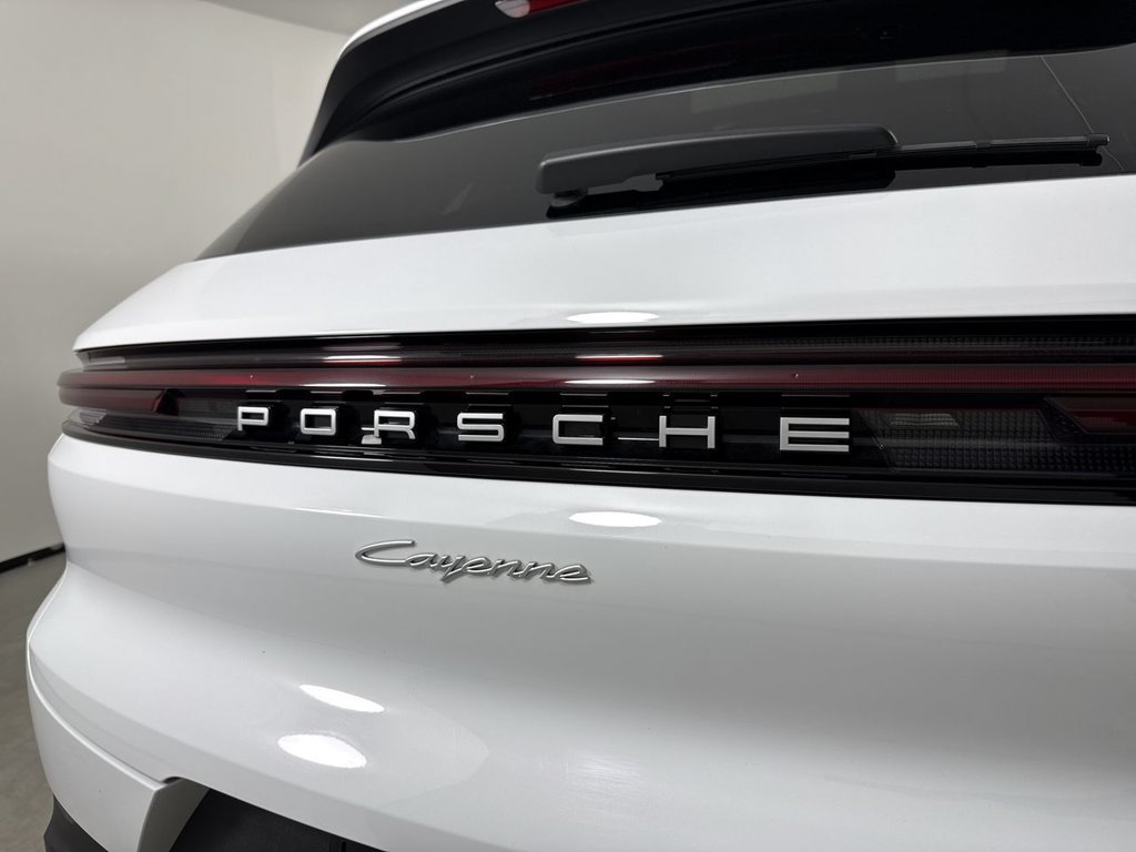 Certified 2026 Porsche Cayenne AWD/4WD image 19