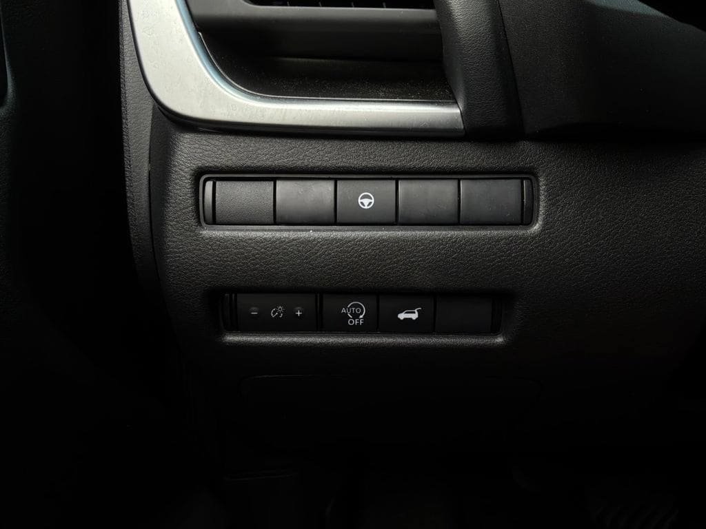 Used 2025 Nissan Rogue SV FWD image 20