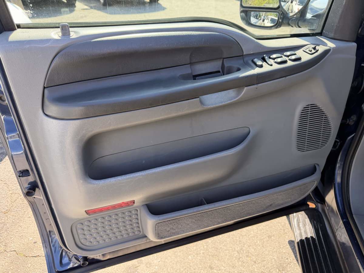 Used 2003 Ford Excursion XLT RWD image 11