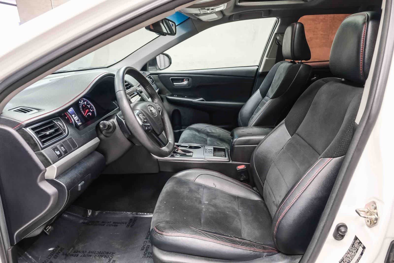 Used 2017 Toyota Camry XSE w/ Moonroof Package FWD image 24