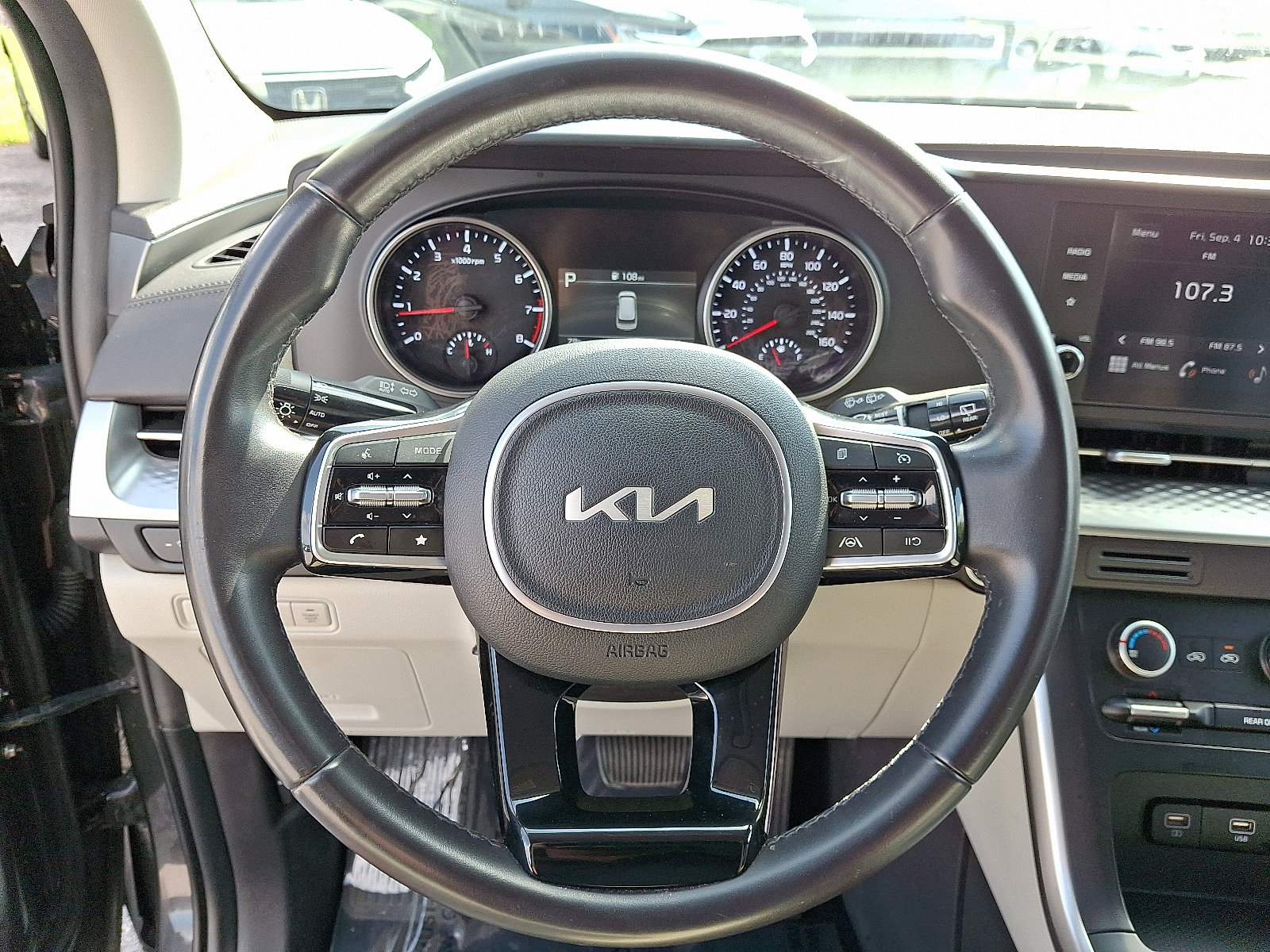 Certified 2024 Kia Carnival LX FWD image 19