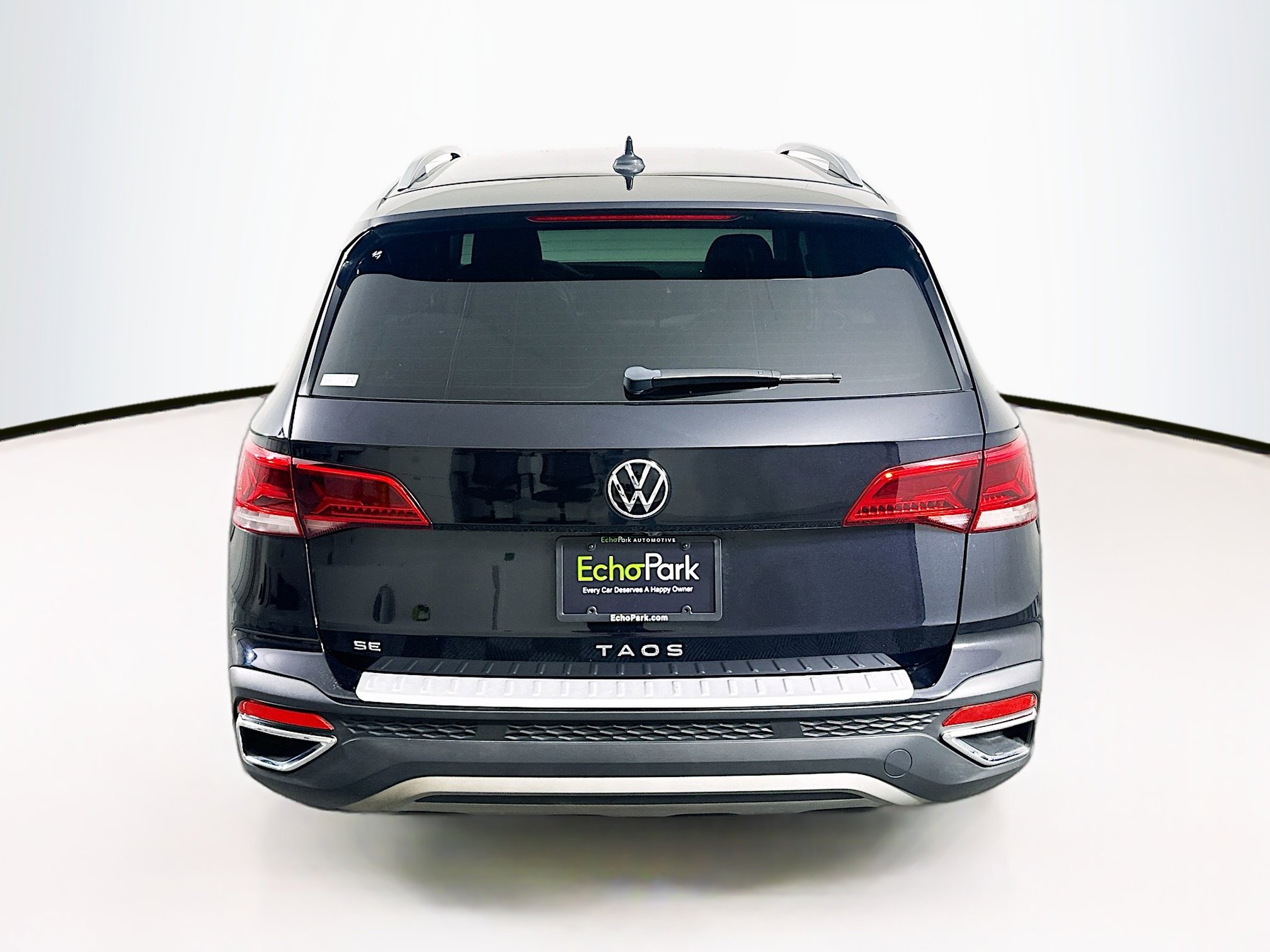 Used 2023 Volkswagen Taos SE w/ Black Wheel Package FWD image 7