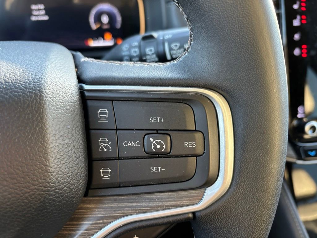 Used 2023 Jeep Wagoneer L Series II image 17