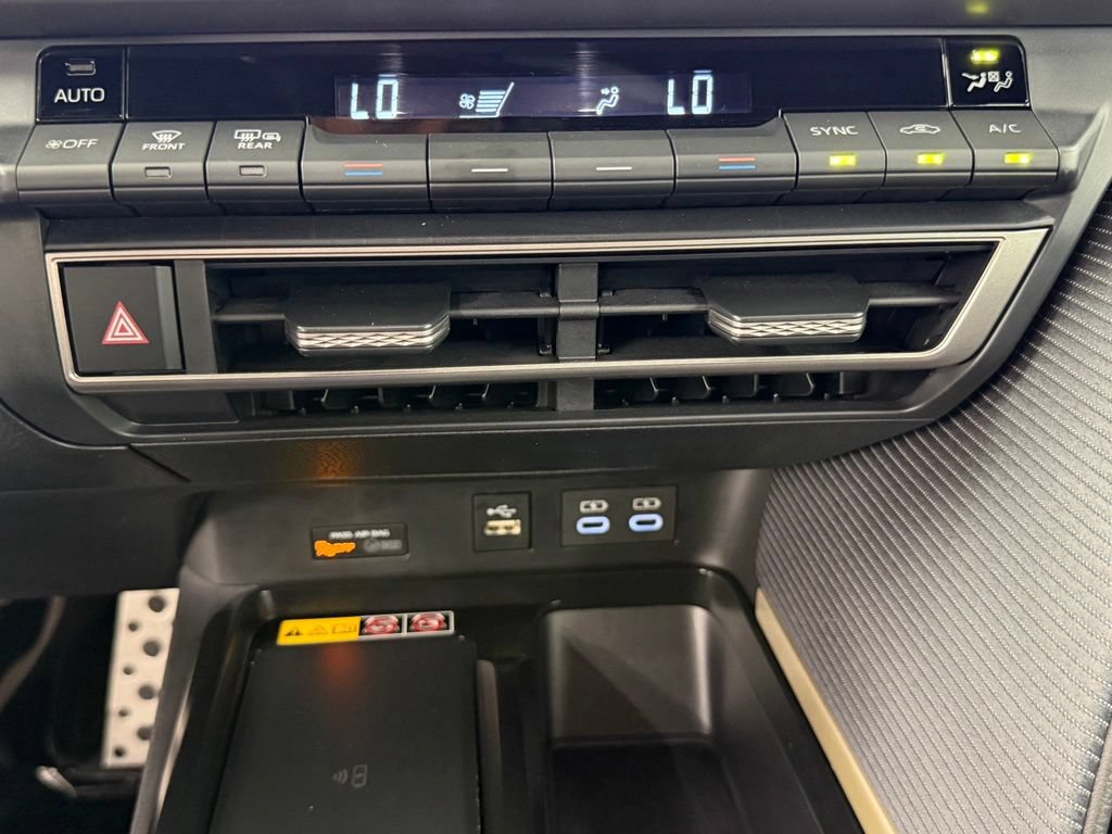 Used 2026 Toyota Camry SE FWD image 35