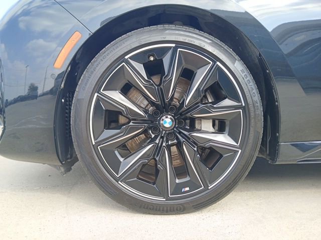 Used 2024 BMW 760i xDrive w/ Premium Package 2 image 5