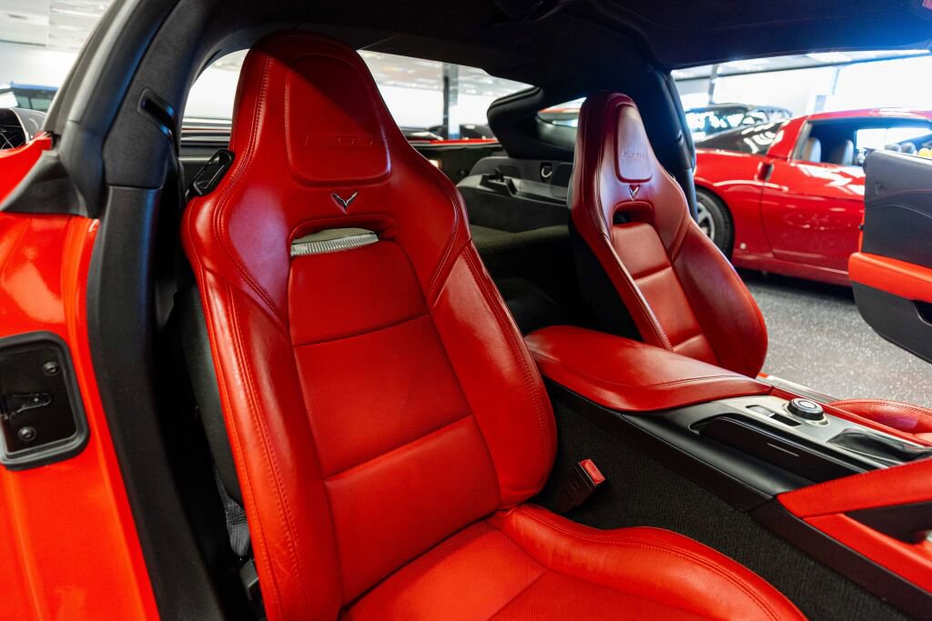 Used 2015 Chevrolet Corvette Z06 w/ 3LZ Preferred Equipment Group image 14