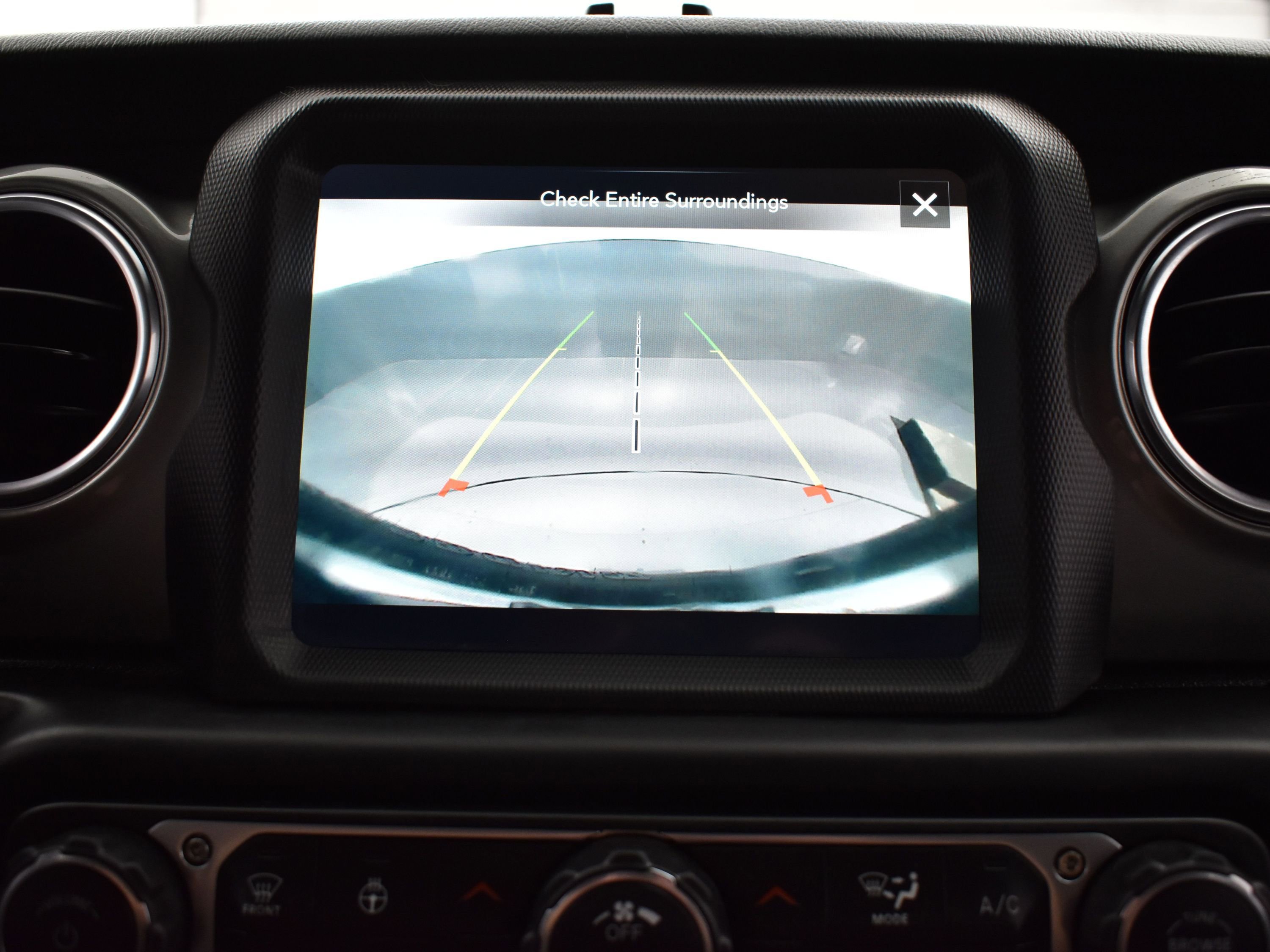 Used 2020 Jeep Wrangler Unlimited Sahara image 30