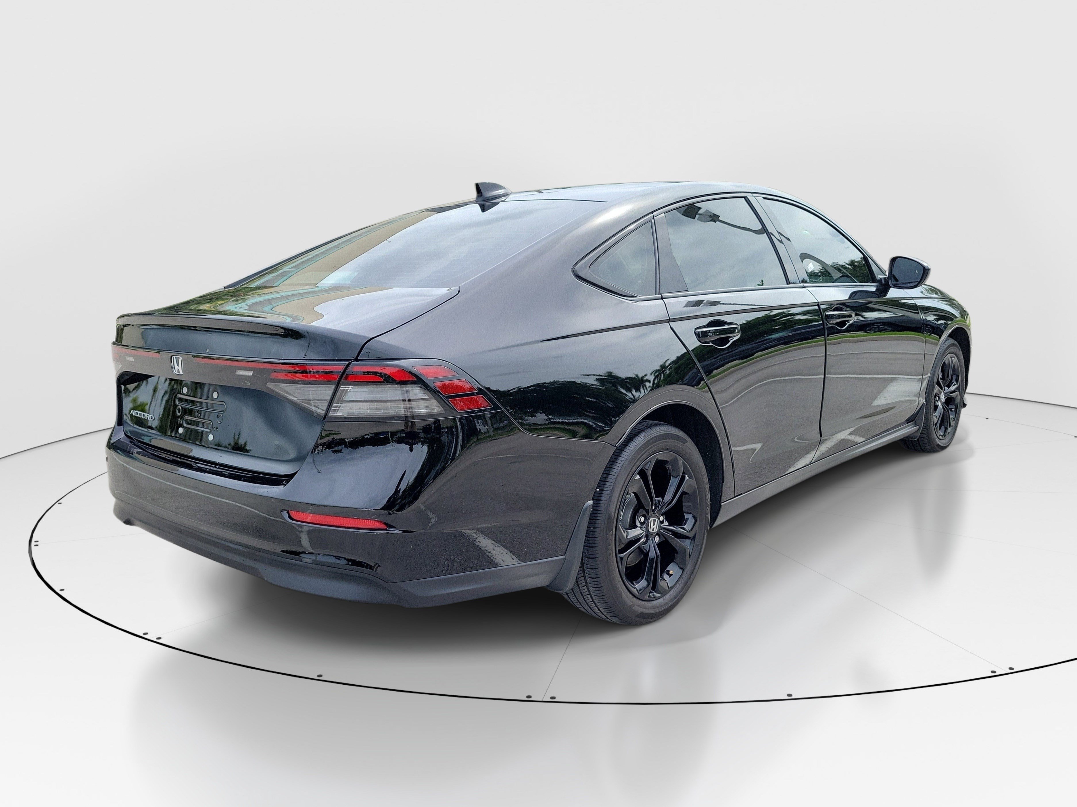 Used 2025 Honda Accord SE image 6