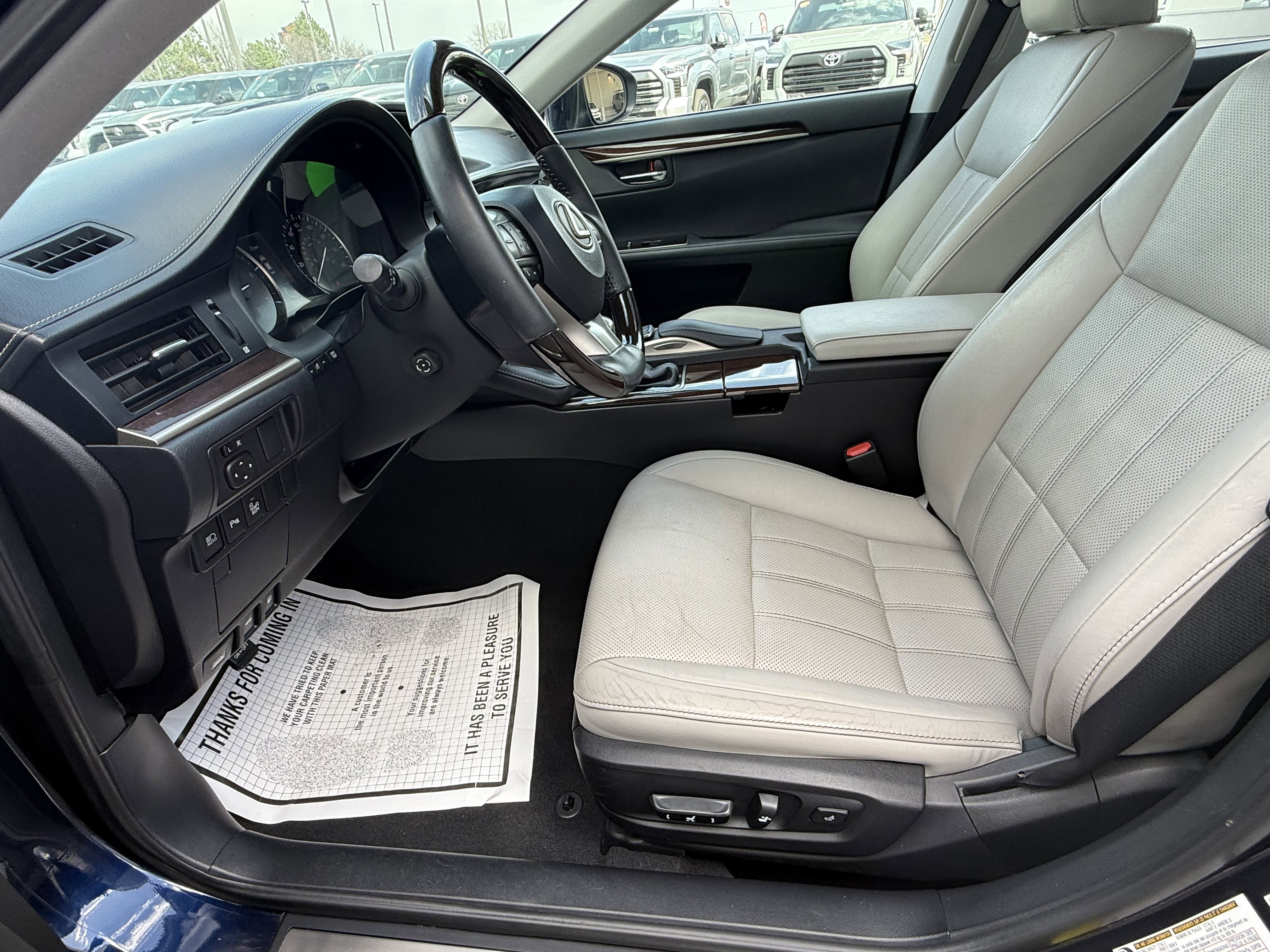 Used 2016 Lexus ES 350 w/ Luxury Package w/Wood Trim image 17