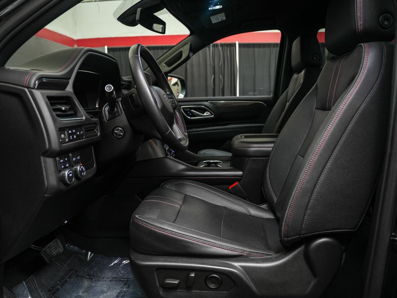 Used 2022 Chevrolet Tahoe RST w/ Luxury Package AWD/4WD image 2