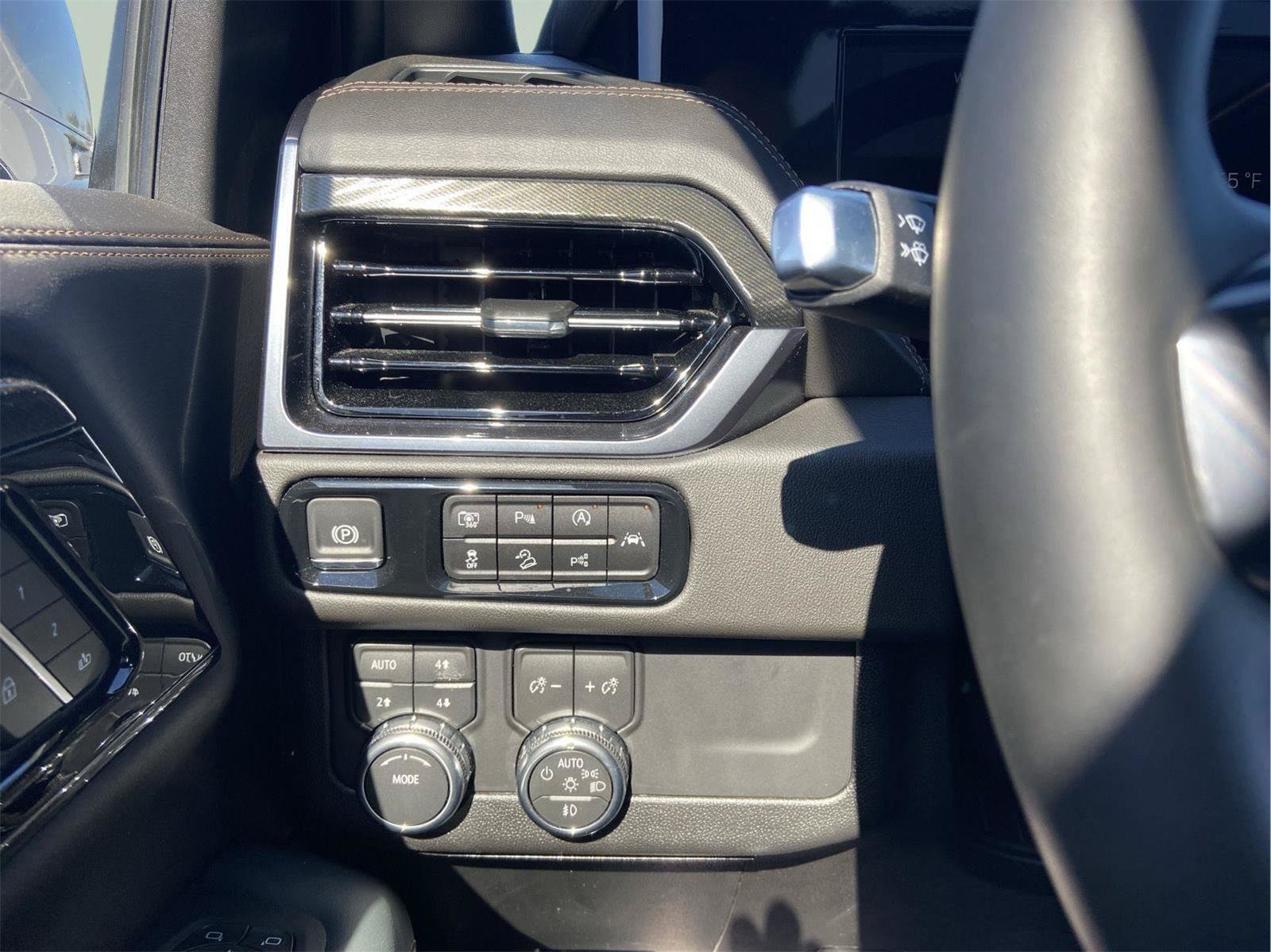 Used 2026 GMC Yukon AT4 w/ AT4 Premium Package AWD/4WD image 19