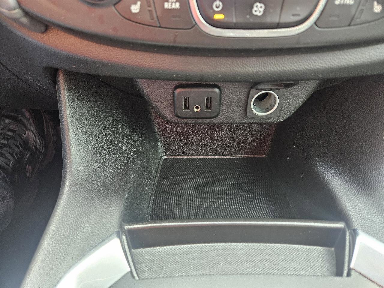 Used 2019 Chevrolet Traverse LT FWD image 24