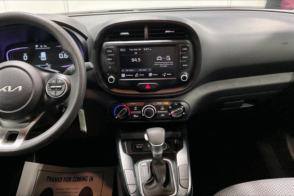 Used 2025 Kia Soul LX w/ LX Technology Package FWD image 7