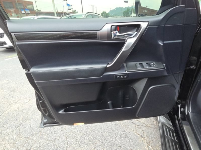 Used 2023 Lexus GX 460 w/ Black Line Special Edition AWD/4WD image 24