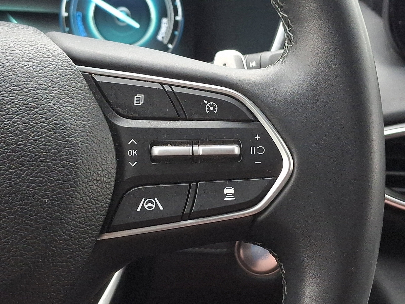 Used 2023 Hyundai Santa Fe SEL Premium w/ Cargo Package AWD/4WD image 23