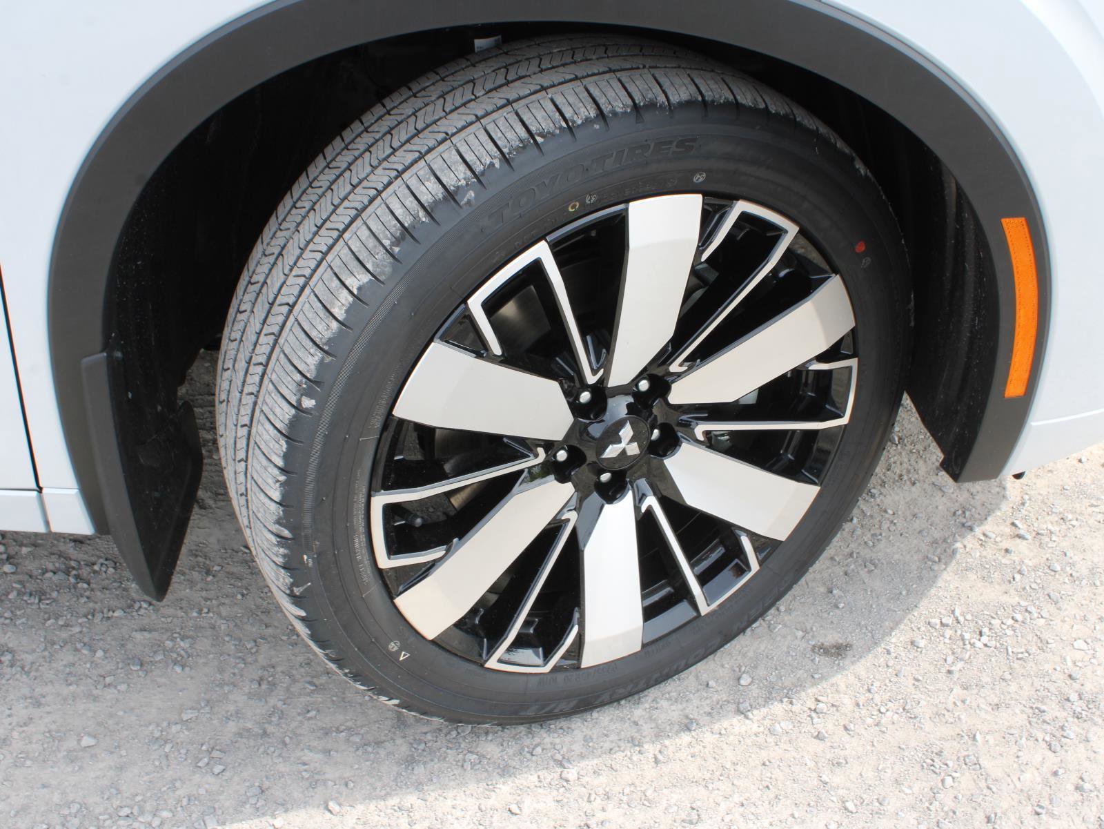 New 2025 Mitsubishi Outlander SEL image 14