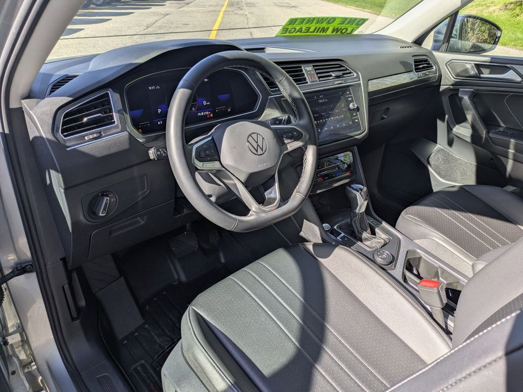 Used 2022 Volkswagen Tiguan SE AWD/4WD image 11