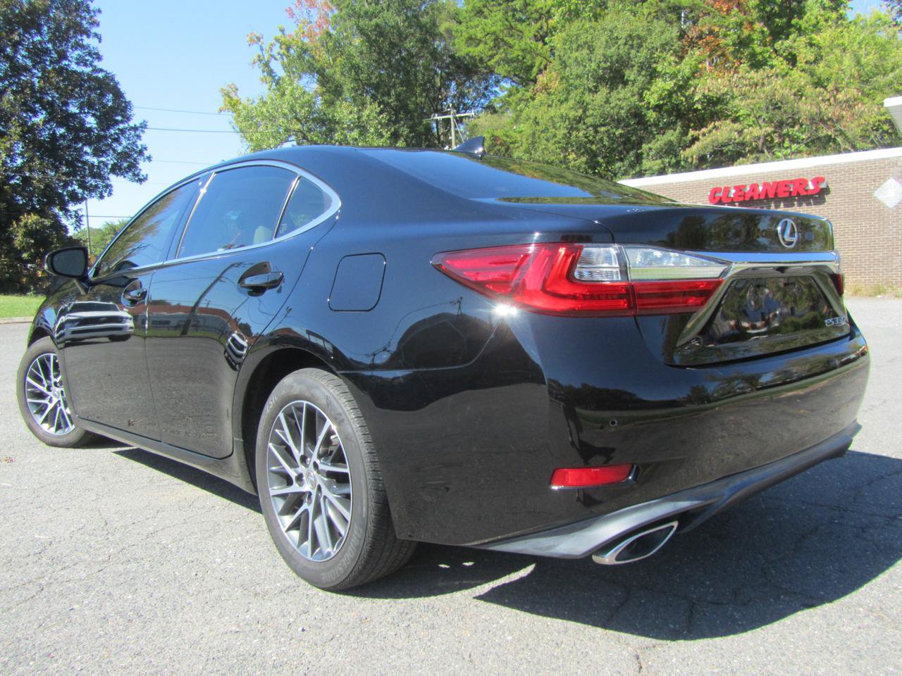 Used 2016 Lexus ES 350 w/ Luxury Pkg & Navigation w/ Luxury Package w/Wood Trim FWD image 8