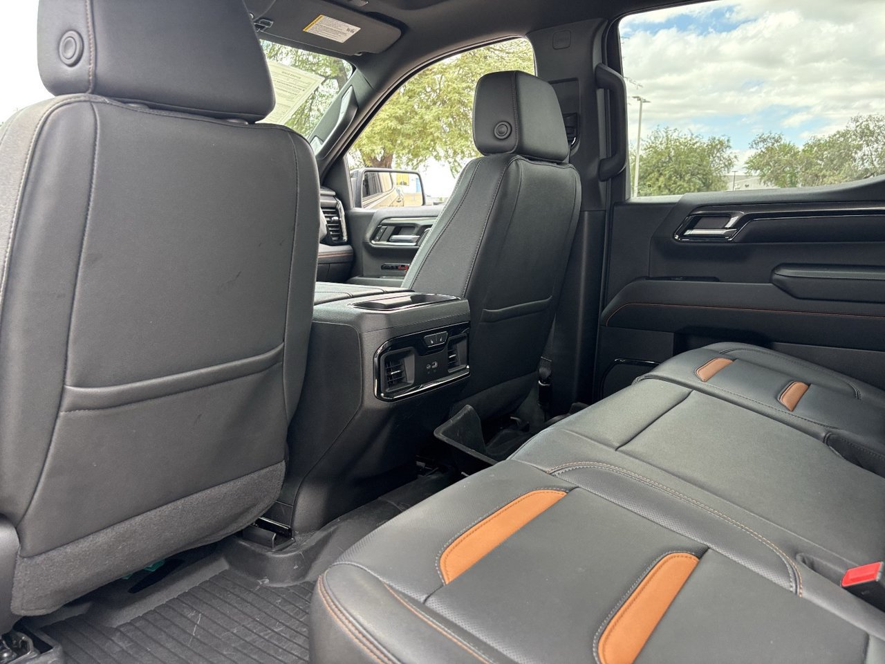 Used 2024 GMC Sierra 1500 AT4 w/ Technology Package AWD/4WD image 15