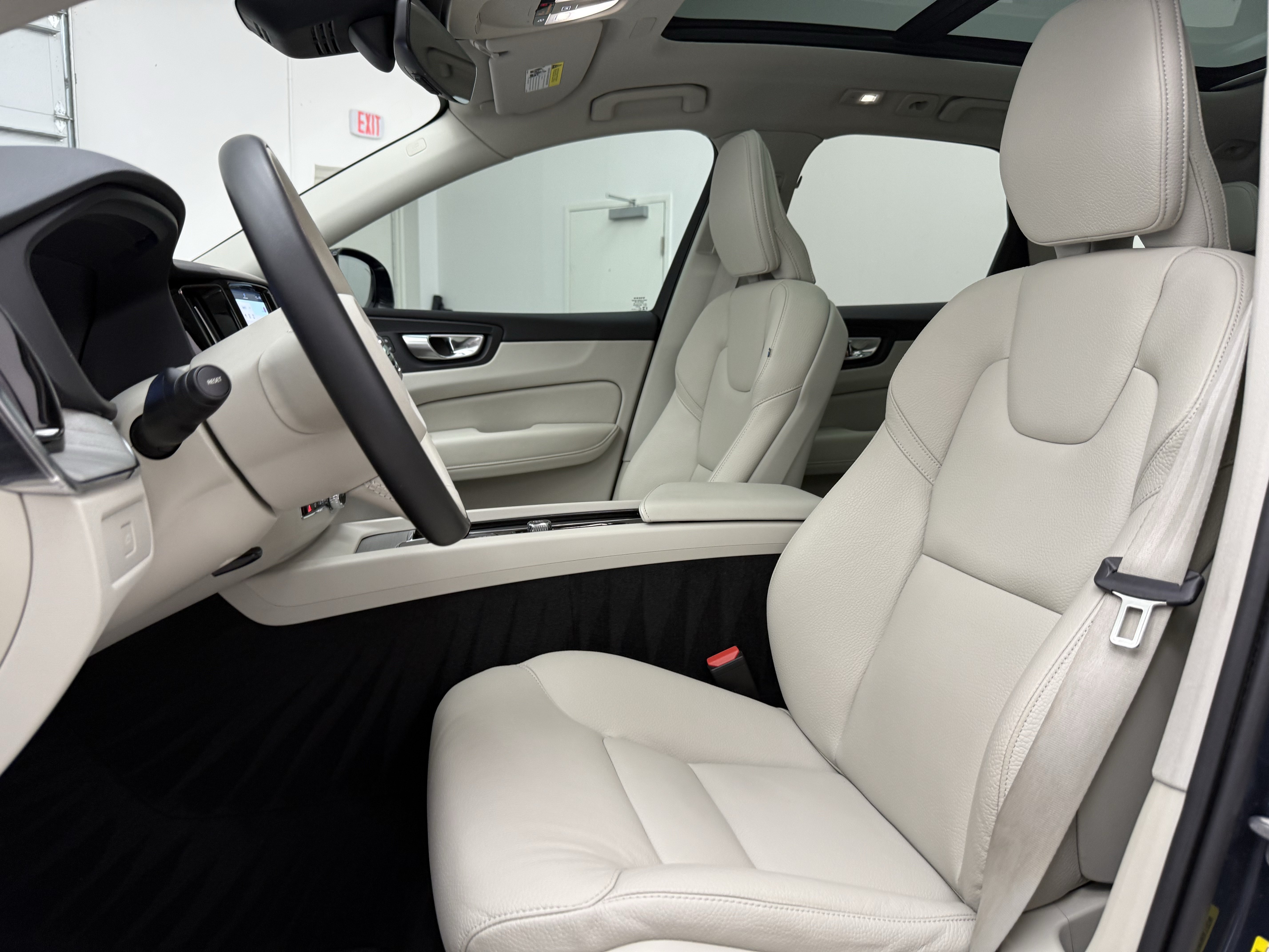 Certified 2024 Volvo XC60 B5 Plus w/ Protection Package Premier AWD/4WD image 11